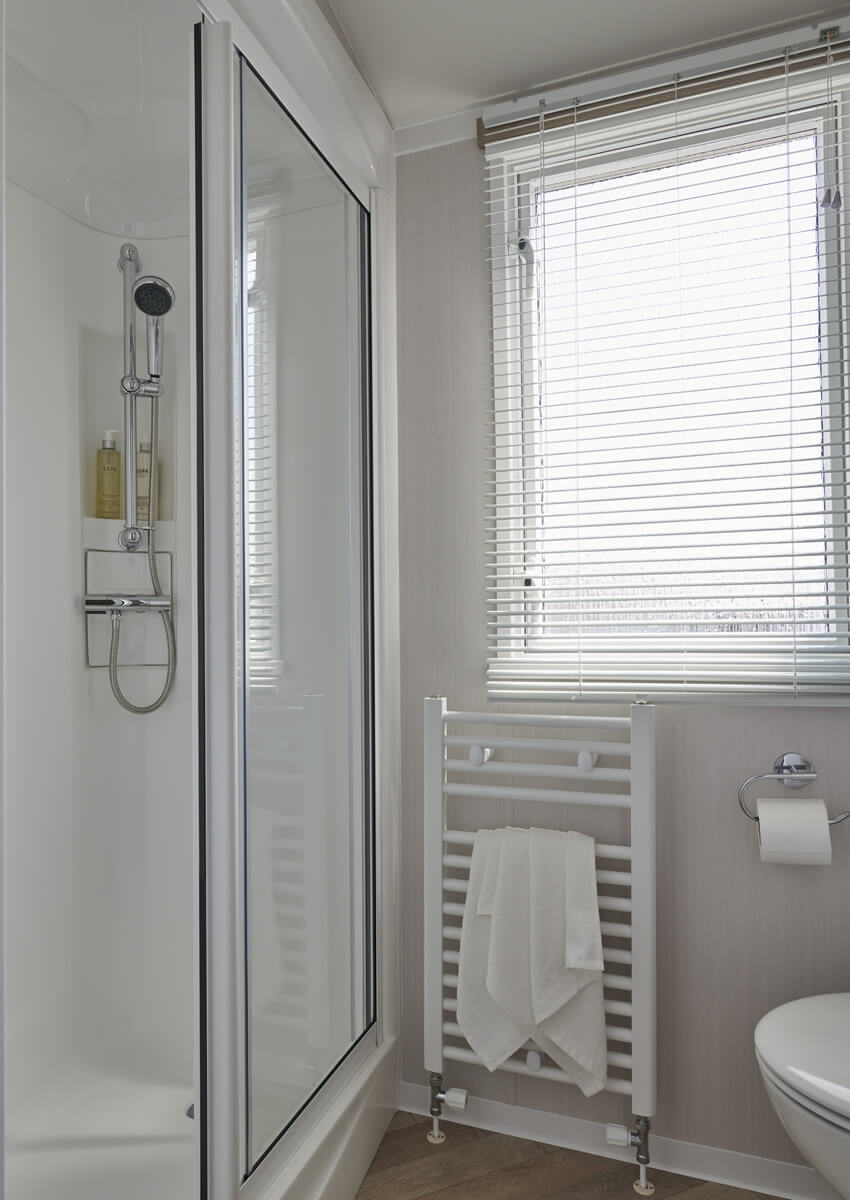 loire_shower