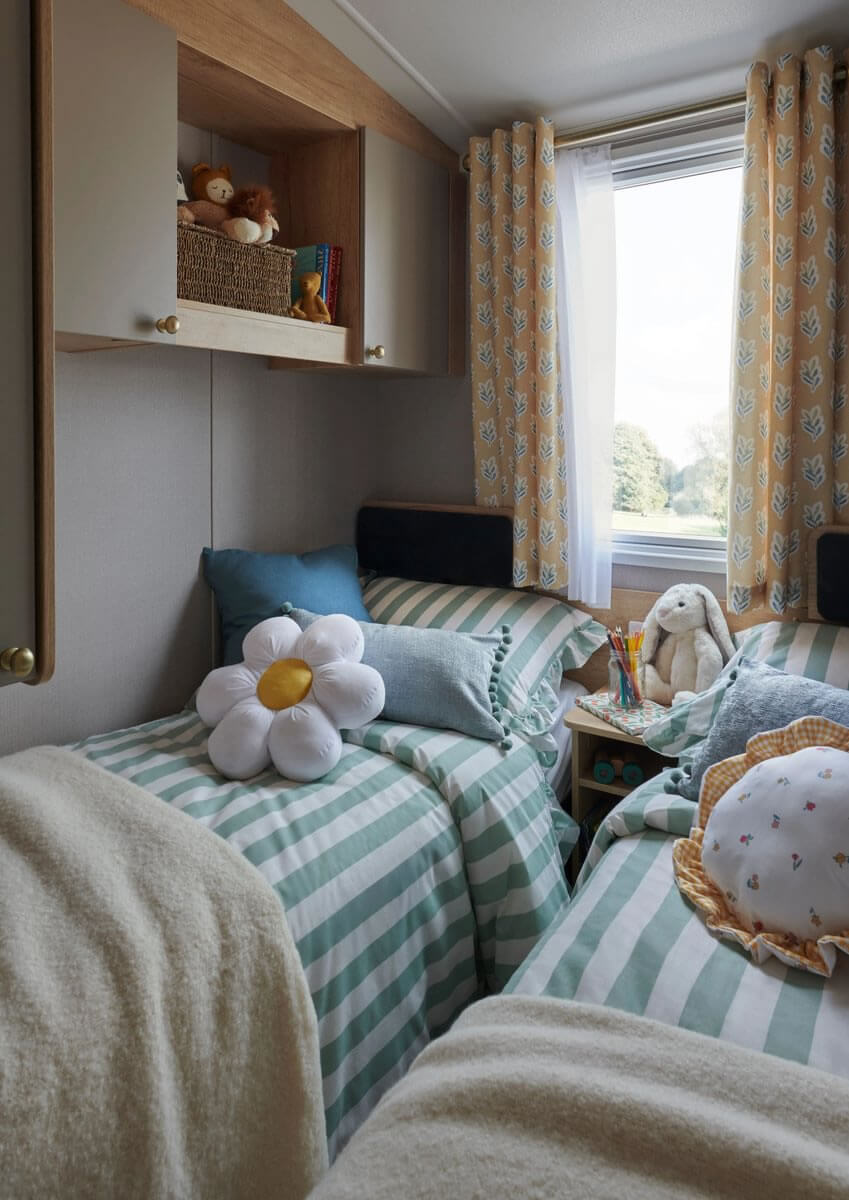 provence_outlook_twin_bedroom
